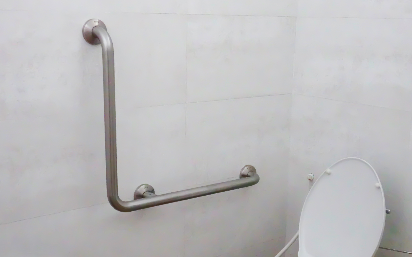 2024_08_HAV_Blog1of4_V1 Why It’s Smart to Install a Grab Bar by Toilets